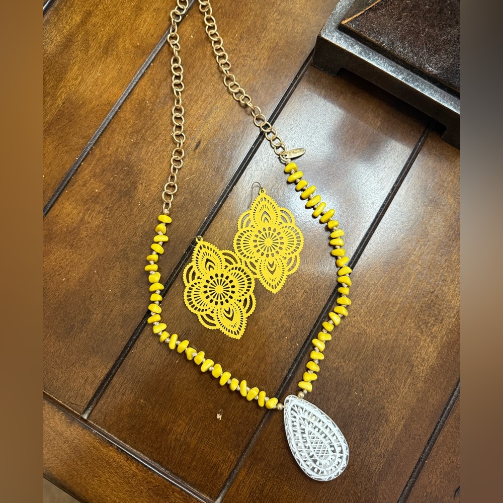 Plunder Gold and Yellow Necklace with Pendant